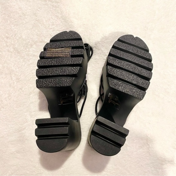 Sexy Strappy Platform Heels - Picture 3 of 4